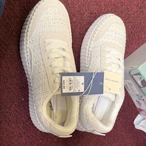Universal Thread Cream Knit Lace-Up Sneakers